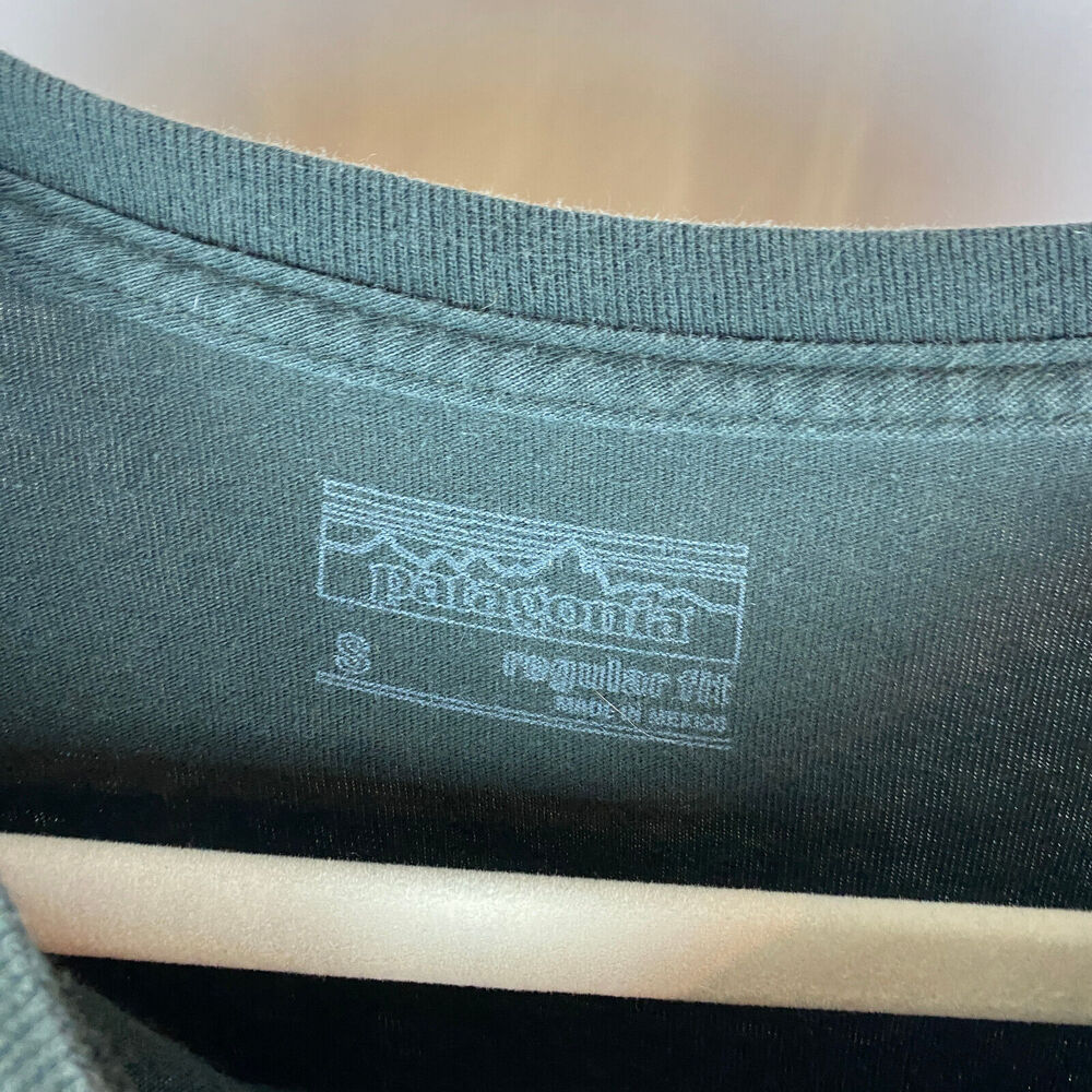 Patagonia Long Sleeve T-Shirt Sz Small Logo Faded Black Regular Fit Outdoor - Picture 3 of 7